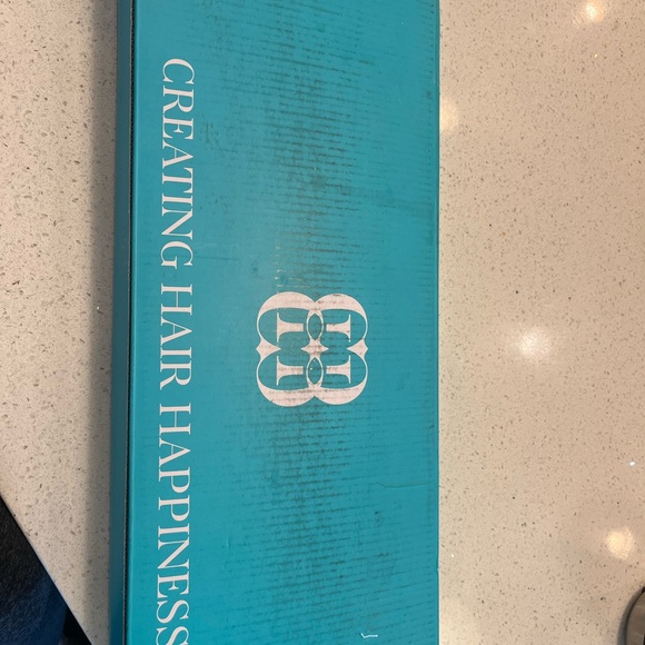 22 inch Golden Blonde Wavy Hair Extension - Picture 4 of 7